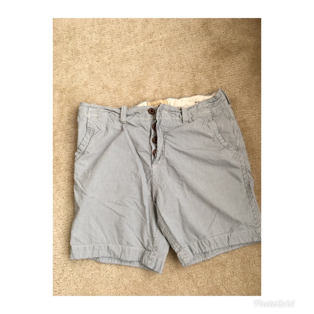 Hollister Men’s short in size 33